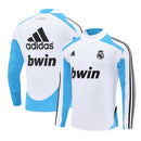 Sudadera hombre Real Madrid temporada 2012 2013 entrenamiento blanca retro calidad 1.1 premium edición 110 YEARS aniversario madridista. Real Madrid 2012, Sudadera Real Madrid blanca, Ropa Real Madrid retro, Entrenamiento Madrid 12/13, Calidad 1.1 Real Madrid, Madridista White Gear, Tienda Hincha Futbolero, Real Madrid 110 YEARS Sweatshirt.
