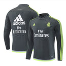 Sudadera hombre Real Madrid temporada 2015 2016 entrenamiento gris melange detalles amarillos retro calidad 1.1 premium madridista. Real Madrid 2015, Sudadera Real Madrid gris, Ropa Real Madrid retro, Entrenamiento Madrid 15/16, Calidad 1.1 Real Madrid, La Undécima Gear, Tienda Hincha Futbolero, Real Madrid Grey Yellow Vintage.