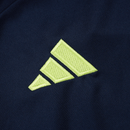 Sudadera hombre Real Madrid temporada 2025 2026 color azul marino con detalles verdes oficial fútbol merengue técnica transpirable entrenamiento urbana navy green.