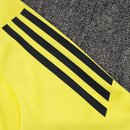 Sudadera hombre Real Madrid temporada 2025 2026 color amarilla oficial fútbol merengue técnica transpirable entrenamiento urbana premium.