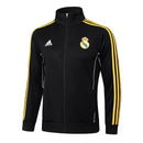Sudadera hombre Real Madrid temporada 2025 2026 color negra con detalles amarillos oficial fútbol merengue técnica transpirable entrenamiento urbana black yellow.