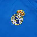 Sudadera hombre Real Madrid temporada 2025 2026 color azul oficial fútbol merengue técnica transpirable entrenamiento urbana azul marino.