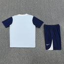 Tottenham 2026, Conjunto entrenamiento Tottenham, Ropa oficial Tottenham Hotspur, Camiseta Tottenham 25/26 blanca, Kit de fútbol hombre azul marino, Regalo fútbol hombre Spurs, Ropa entrenamiento Premier League, Pantalón corto Tottenham azul, Comprar conjunto entrenamiento barato, Tienda Hincha Futbolero.