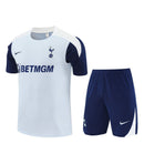 Tottenham 2026, Conjunto entrenamiento Tottenham, Ropa oficial Tottenham Hotspur, Camiseta Tottenham 25/26 blanca, Kit de fútbol hombre azul marino, Regalo fútbol hombre Spurs, Ropa entrenamiento Premier League, Pantalón corto Tottenham azul, Comprar conjunto entrenamiento barato, Tienda Hincha Futbolero.