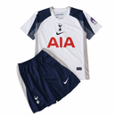 Conjunto infantil niño Tottenham Hotspur primera equipación camiseta blanca y pantalón azul marino temporada 2025 2026 calidad 1.1 oficial, Tottenham infantil 2025, Conjunto niño Tottenham local, Equipación infantil Spurs 25/26, Ropa fútbol niños Premier League, Calidad 1.1 infantil, Tienda Hincha Futbolero, Kit fútbol niños blanco y azul, Regalo fútbol infantil Tottenham, Jersey Tottenham kids 2026, Tottenham Hotspur niños.